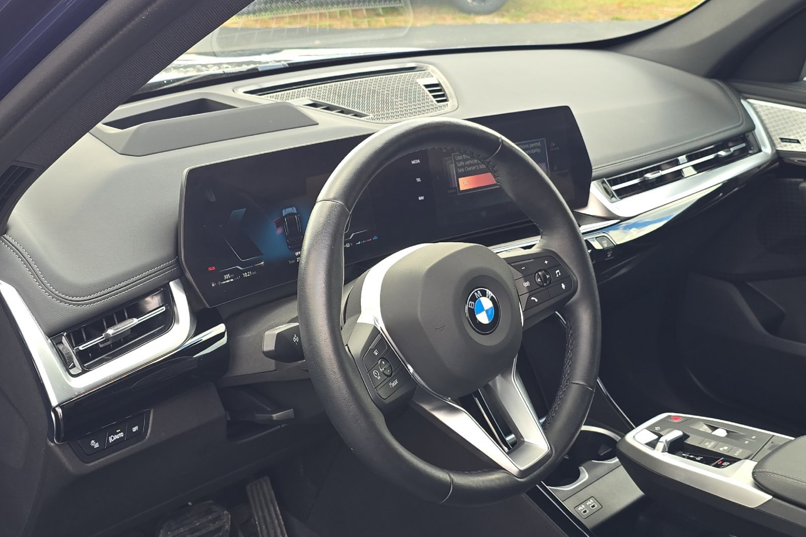 Used 2024 BMW X1 xDrive28i w/ Premium Package image 9