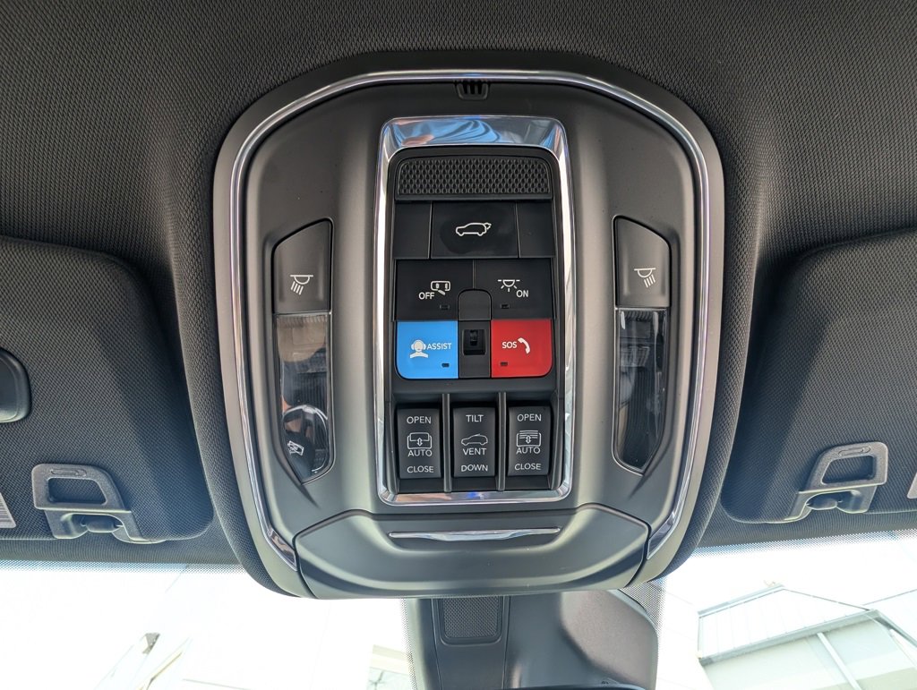 Used 2024 Jeep Grand Cherokee Limited image 30