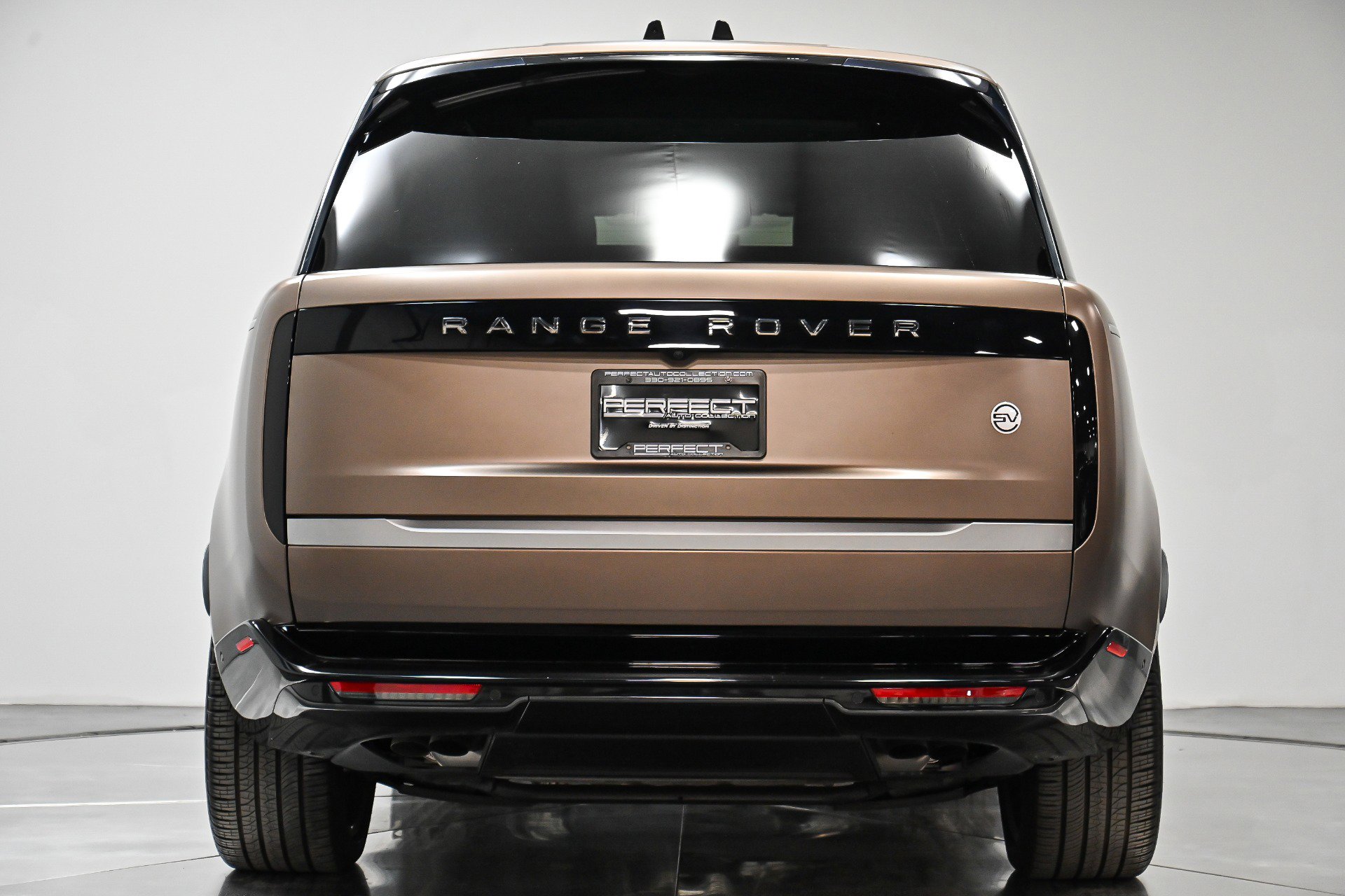 Used 2023 Land Rover Range Rover LWB SV Autobiography image 17