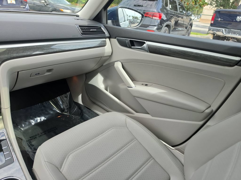 Used 2018 Volkswagen Passat 2.0T SE FWD image 28