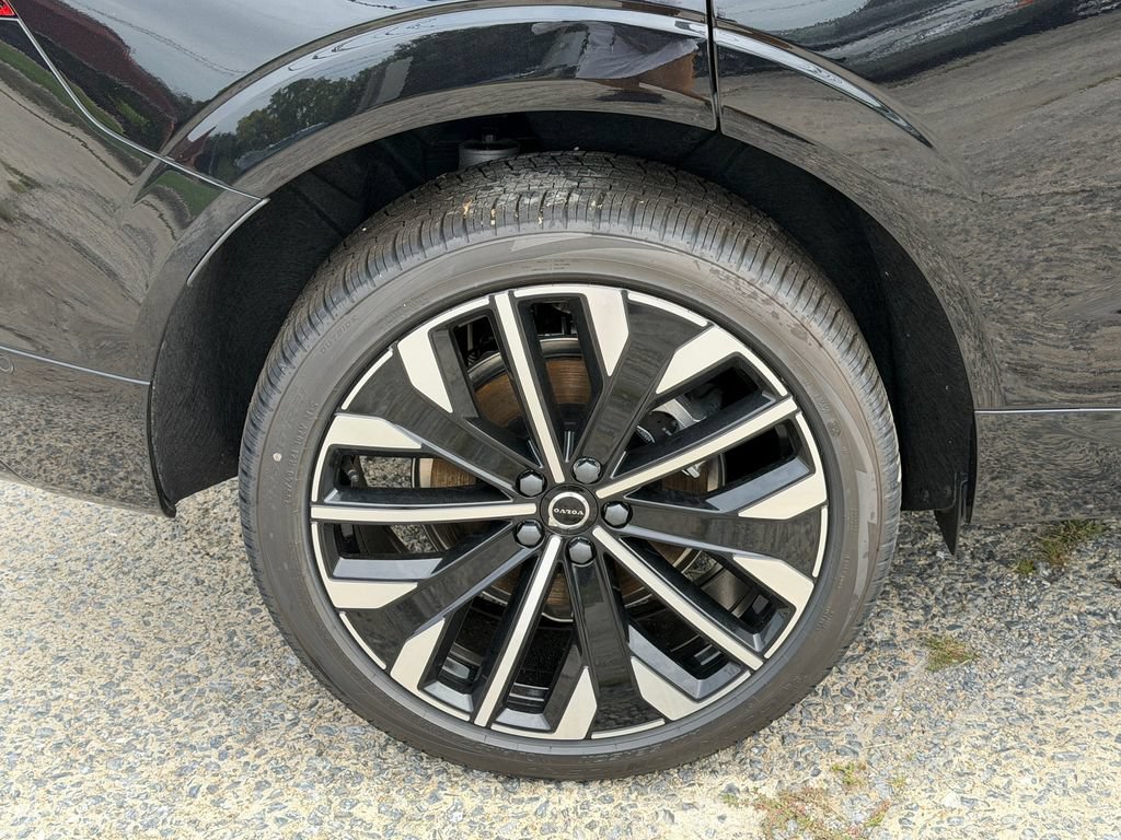 New 2026 Volvo XC60 T8 Ultra w/ Protection Package Premier AWD/4WD image 6