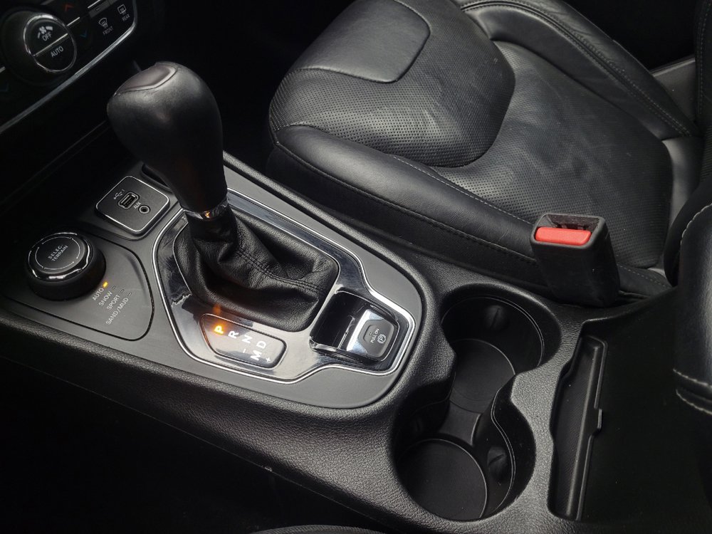 Used 2019 Jeep Cherokee Limited w/ Technology Group image 26