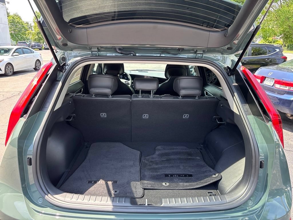 Used 2025 Kia Niro EX w/ EX Cold Weather Package FWD image 14