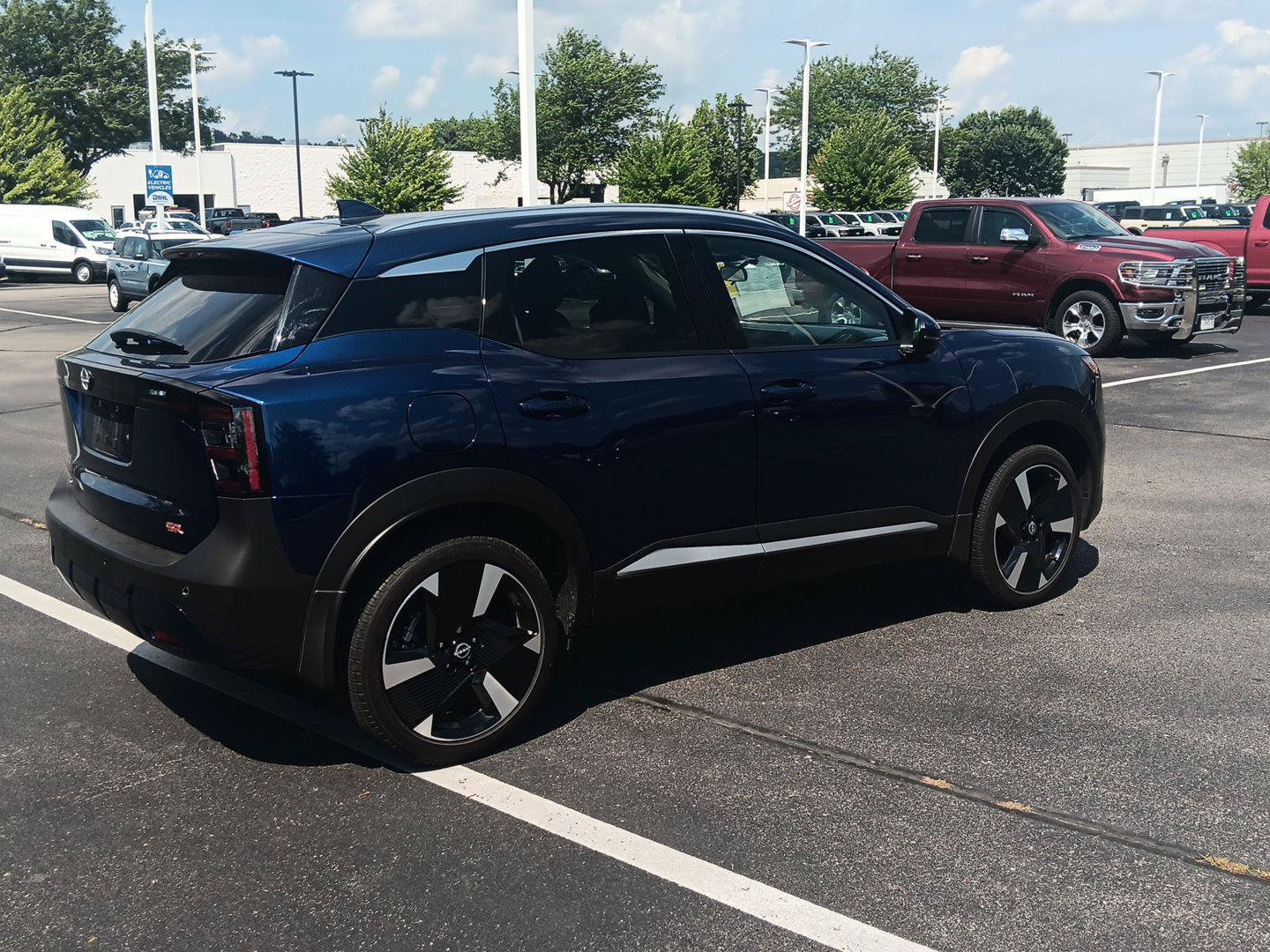 Used 2025 Nissan Kicks SR FWD image 4