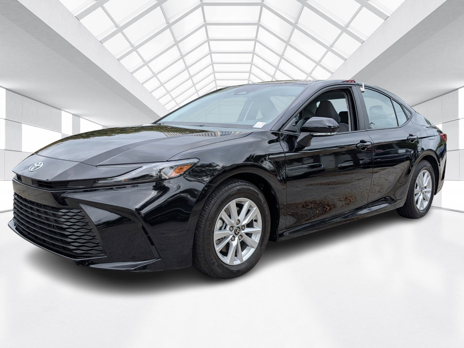 Used 2025 Toyota Camry LE w/ Convenience Package FWD image 2