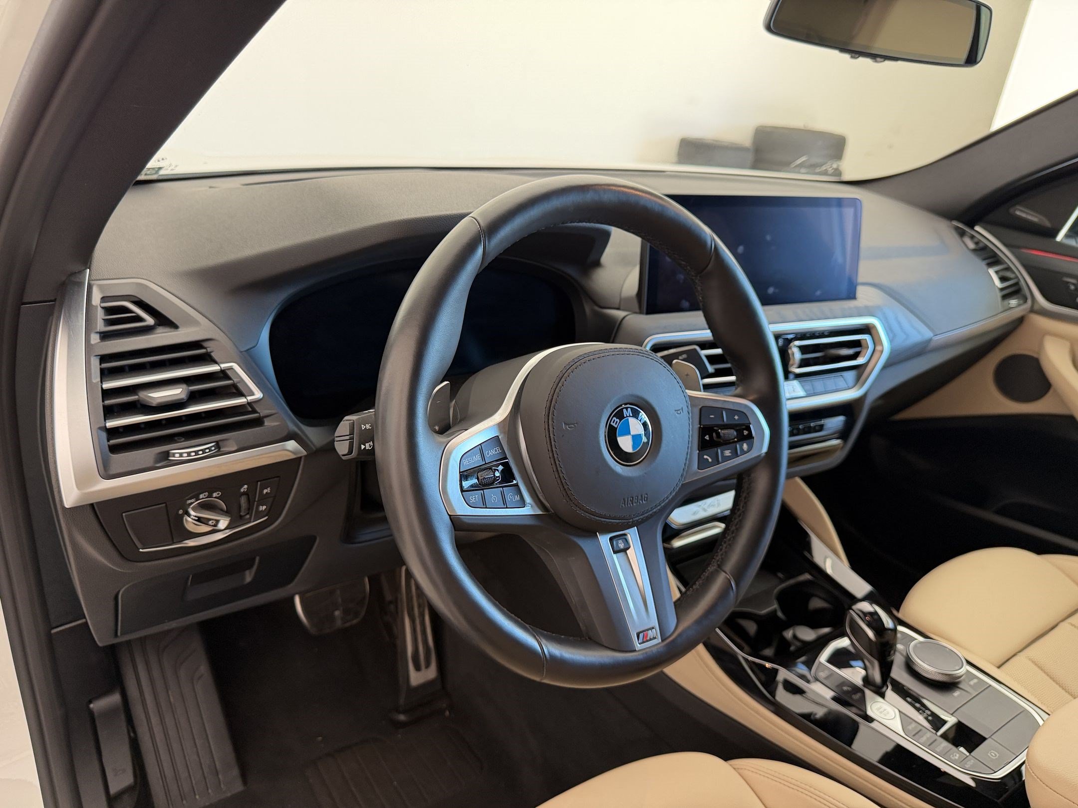 Used 2025 BMW X4 xDrive30i w/ Premium Package AWD/4WD image 4