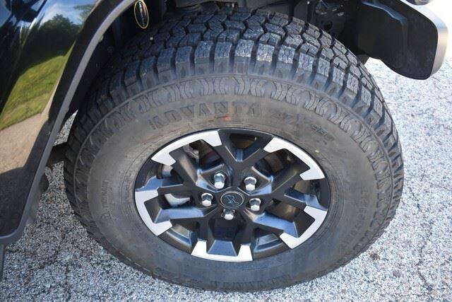 Used 2023 Jeep Wrangler Unlimited Sahara AWD/4WD image 15