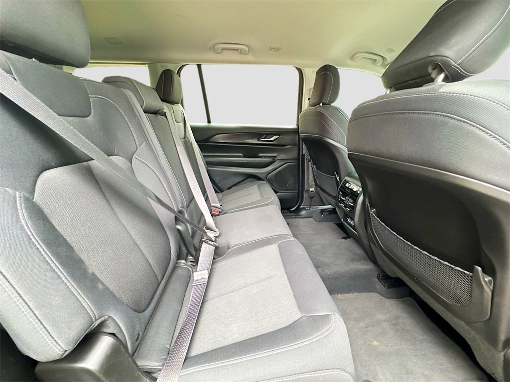 Used 2024 Jeep Grand Cherokee L Laredo image 27