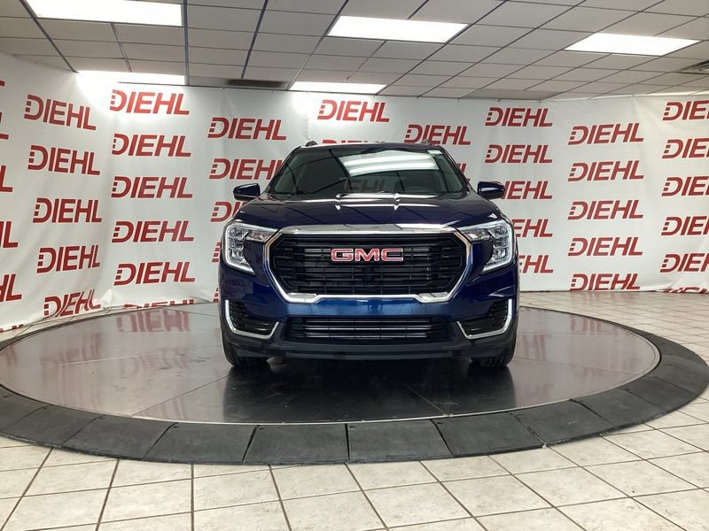 Used 2022 GMC Terrain SLE w/ Driver Convenience Package FWD image 2