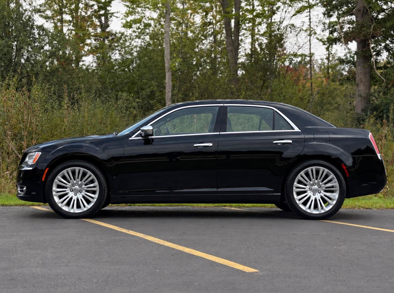 Used 2012 Chrysler 300 Limited RWD image 4