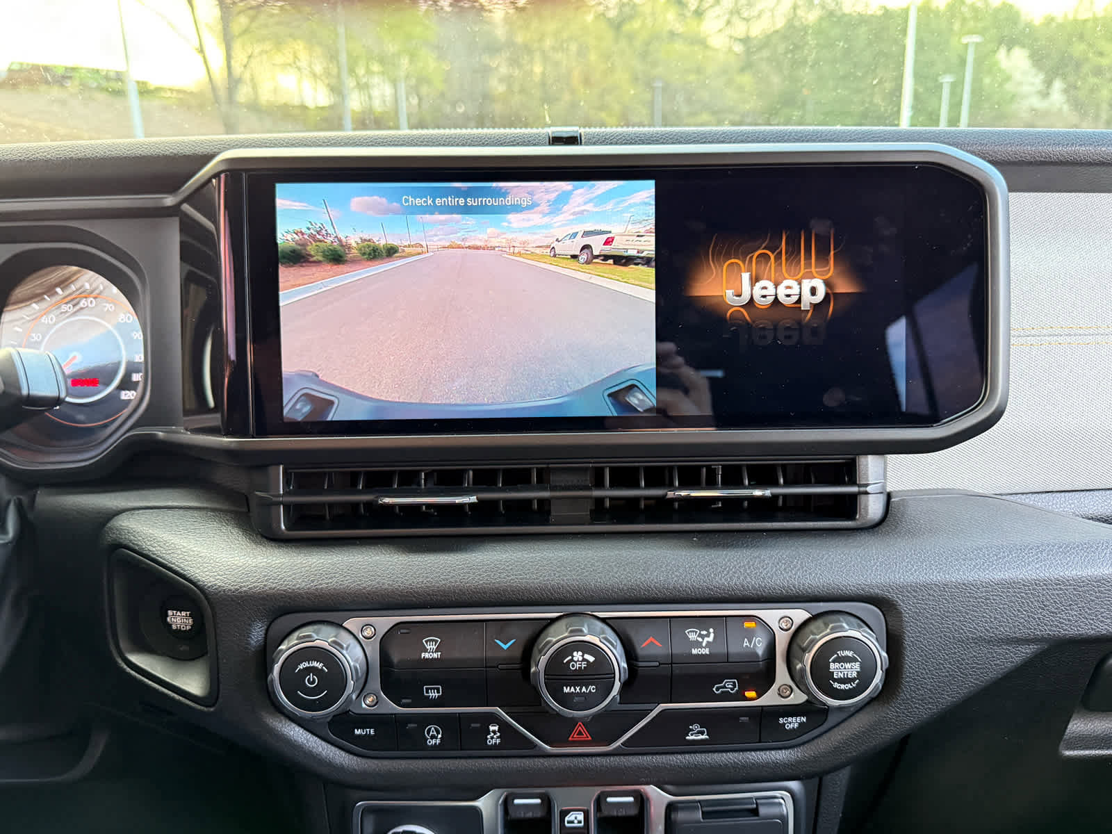 Used 2025 Jeep Gladiator Sport image 19