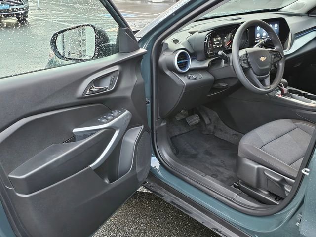 Certified 2025 Chevrolet Trax LS image 21