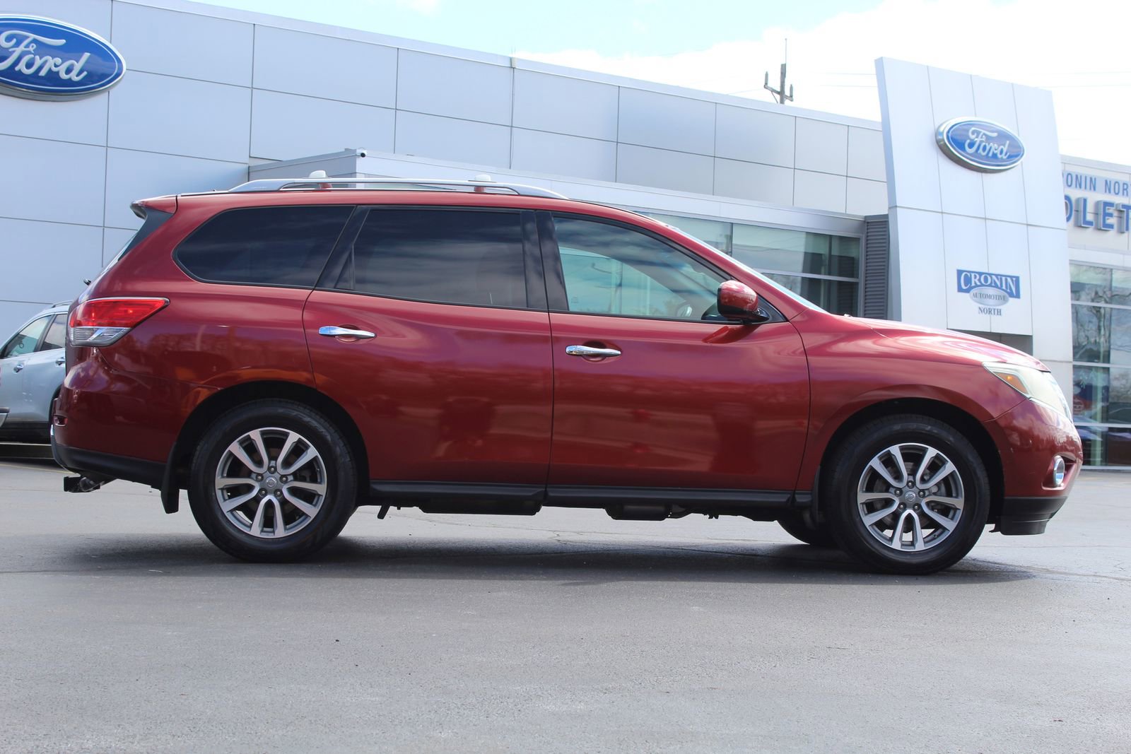Used 2016 Nissan Pathfinder SV image 8