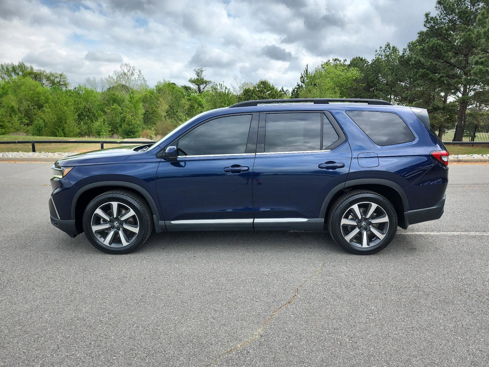 Used 2023 Honda Pilot Elite image 2