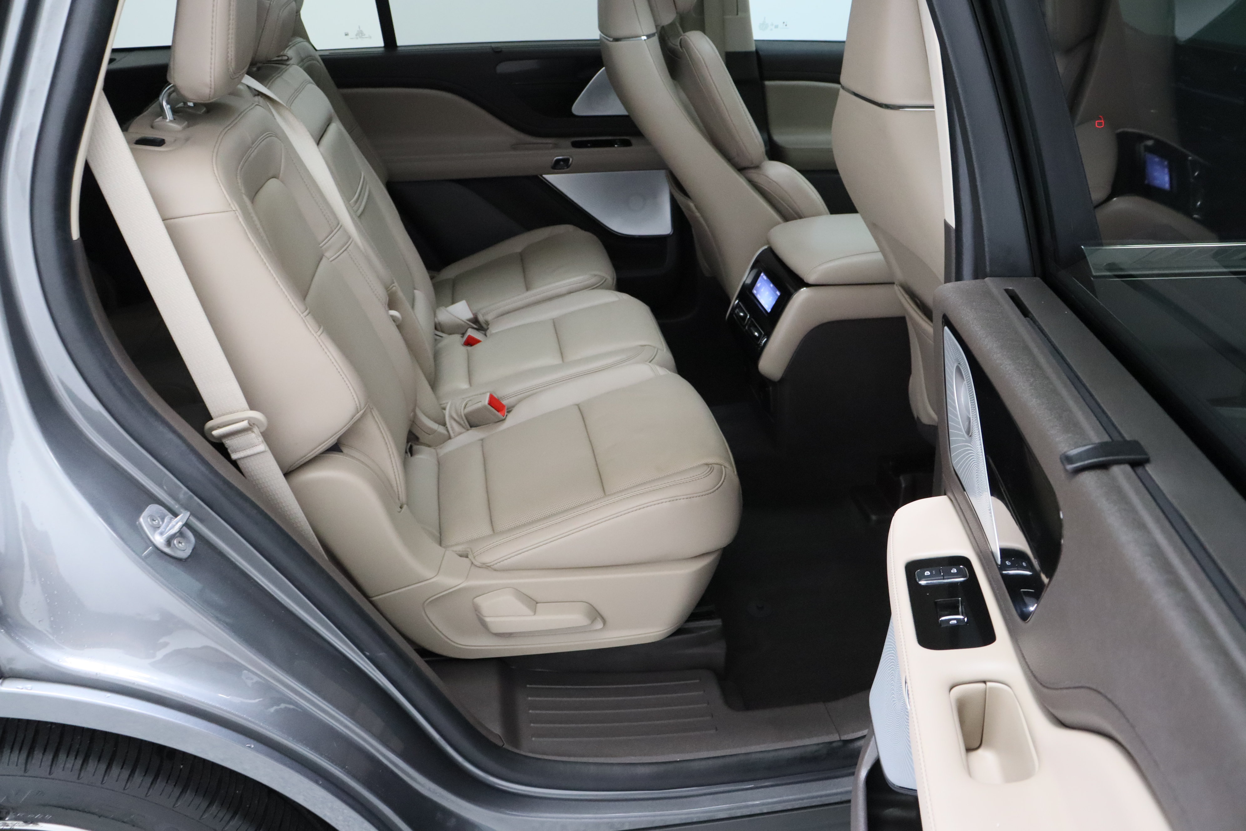 Used 2023 Lincoln Aviator Grand Touring w/ Equipment Group 301A AWD/4WD image 41