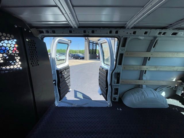 Used 2025 GMC Savana 2500 w/ Driver Convenience Package RWD image 14