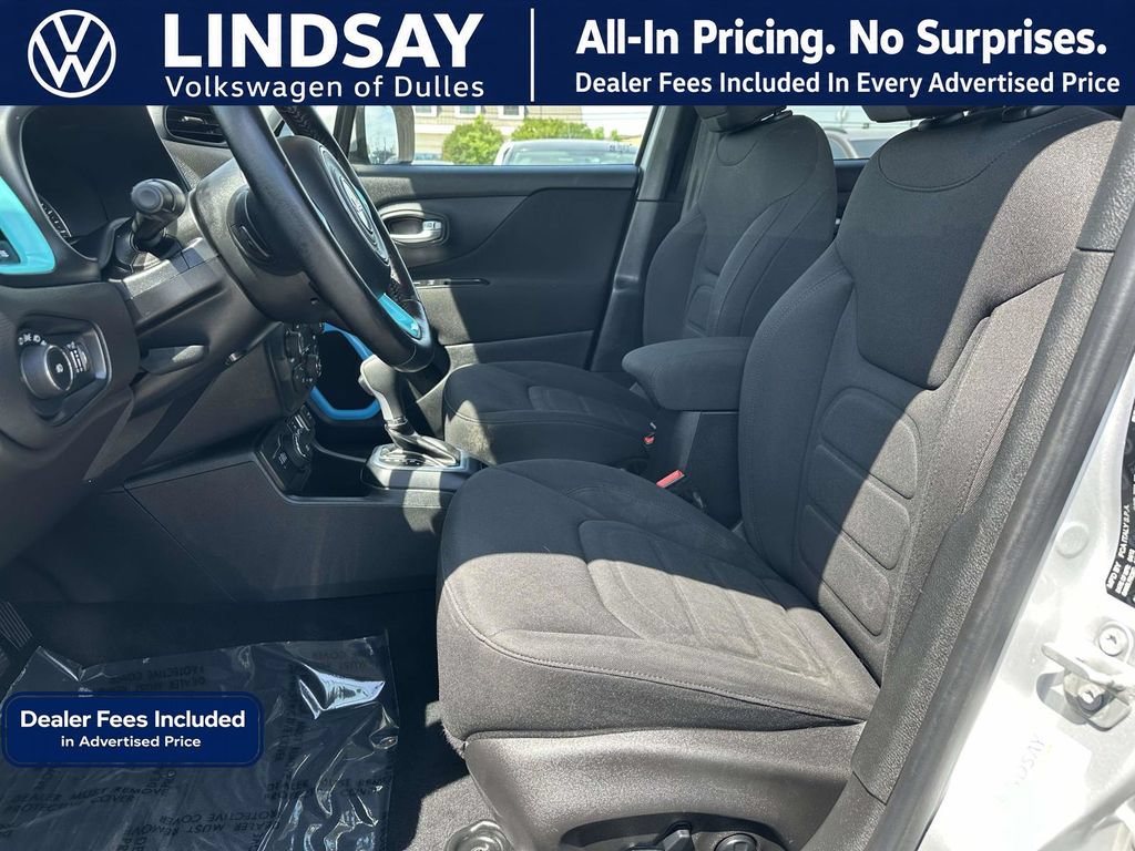 Used 2018 Jeep Renegade Latitude w/ Cold Weather Group AWD/4WD image 11
