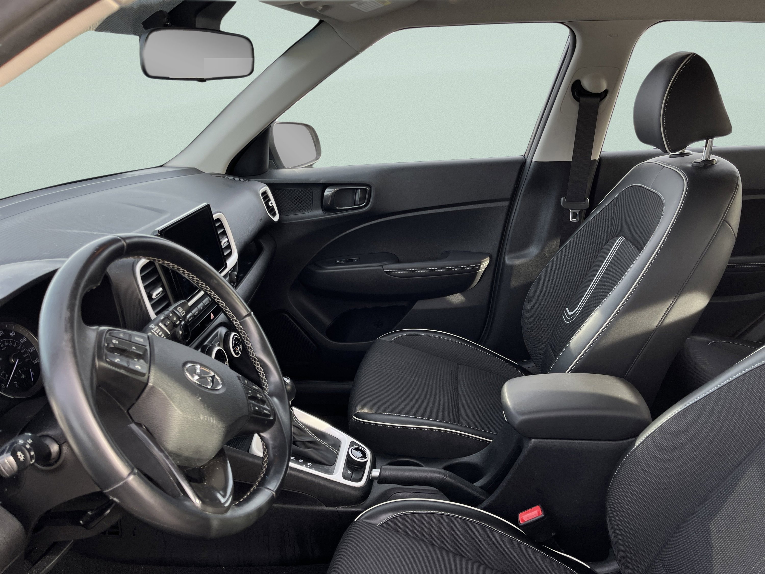 Used 2022 Hyundai Venue Limited FWD image 14