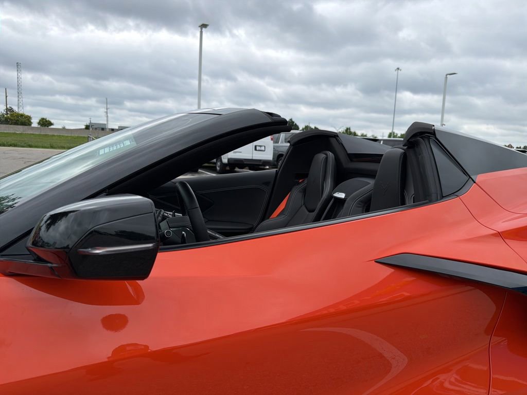 Used 2025 Chevrolet Corvette Stingray Convertible w/ Battery Protection Package RWD image 31