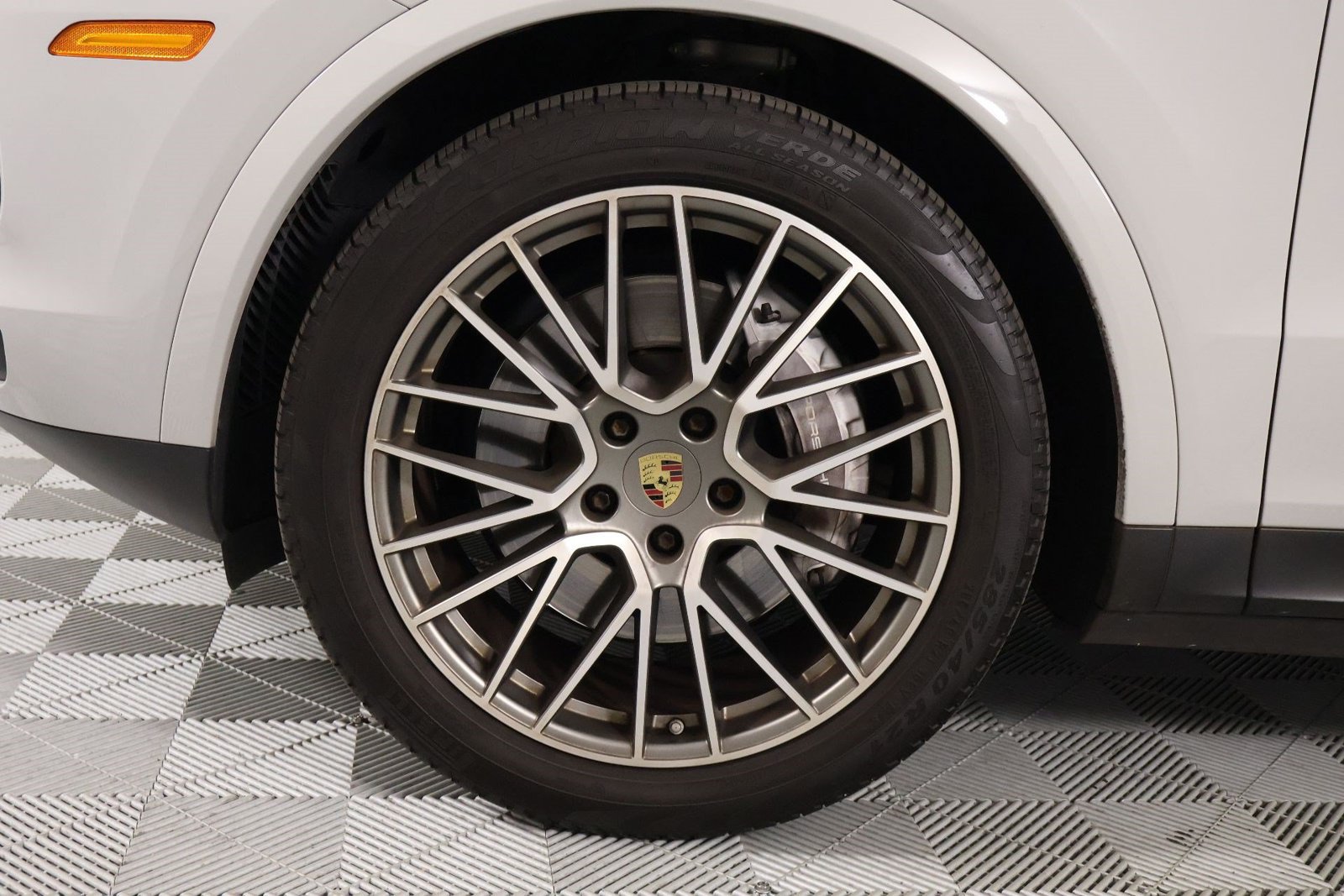 Certified 2023 Porsche Cayenne Platinum Edition AWD/4WD image 30