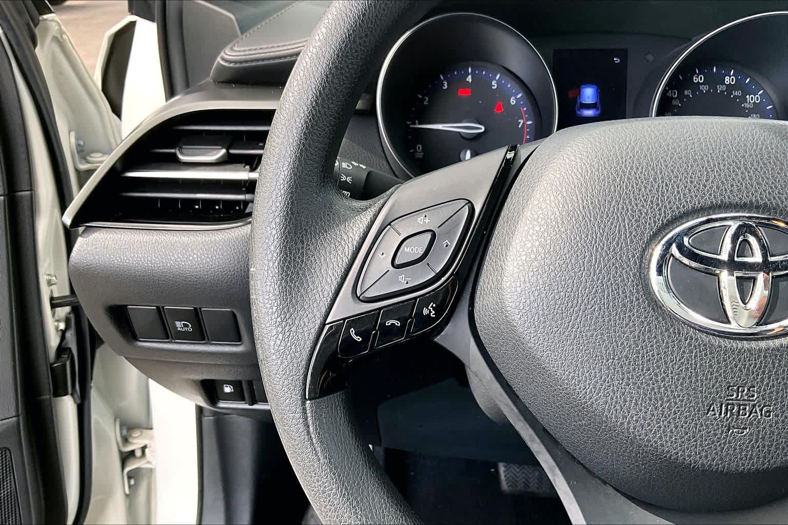 Used 2019 Toyota C-HR LE FWD image 23