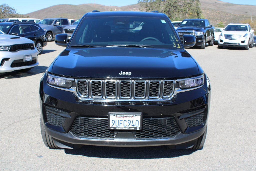 Used 2025 Jeep Grand Cherokee Laredo w/ Luxury Tech Group I image 2