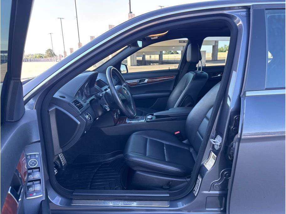 Used 2011 Mercedes-Benz C 300 4MATIC Sedan image 10