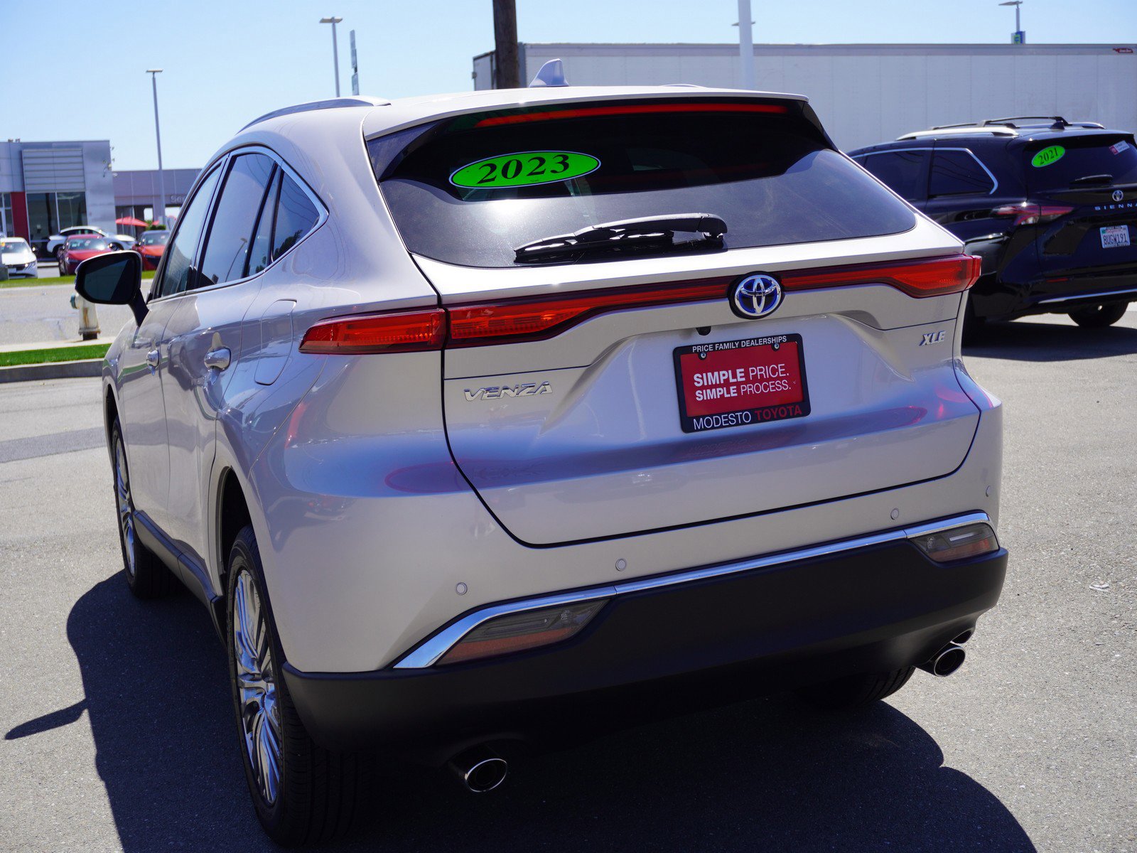 Used 2023 Toyota Venza XLE AWD/4WD image 8