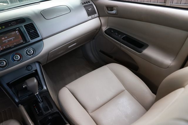 Used 2006 Toyota Camry LE FWD image 25