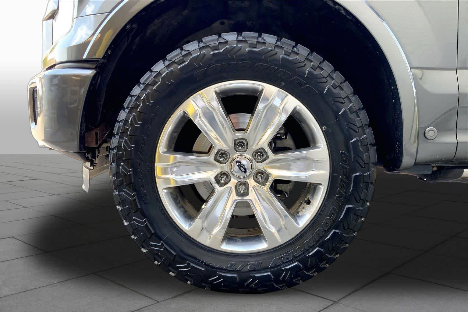 Used 2016 Ford F150 Platinum w/ Equipment Group 701A Luxury AWD/4WD image 11