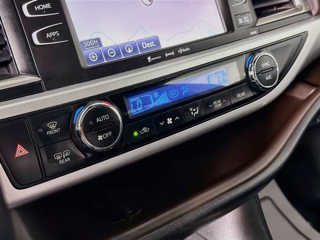 Used 2019 Toyota Highlander XLE AWD/4WD image 16