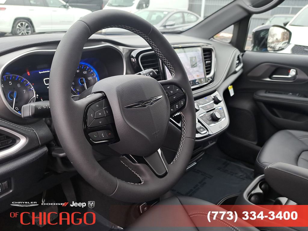 New 2026 Chrysler Pacifica Select w/ S Appearance Package image 21