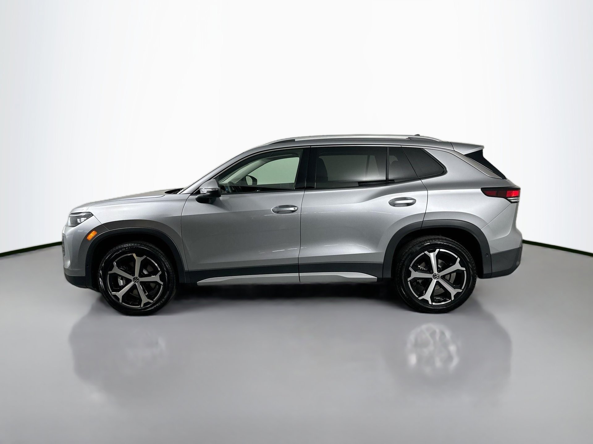 Certified 2026 Volkswagen Tiguan SE AWD/4WD image 8