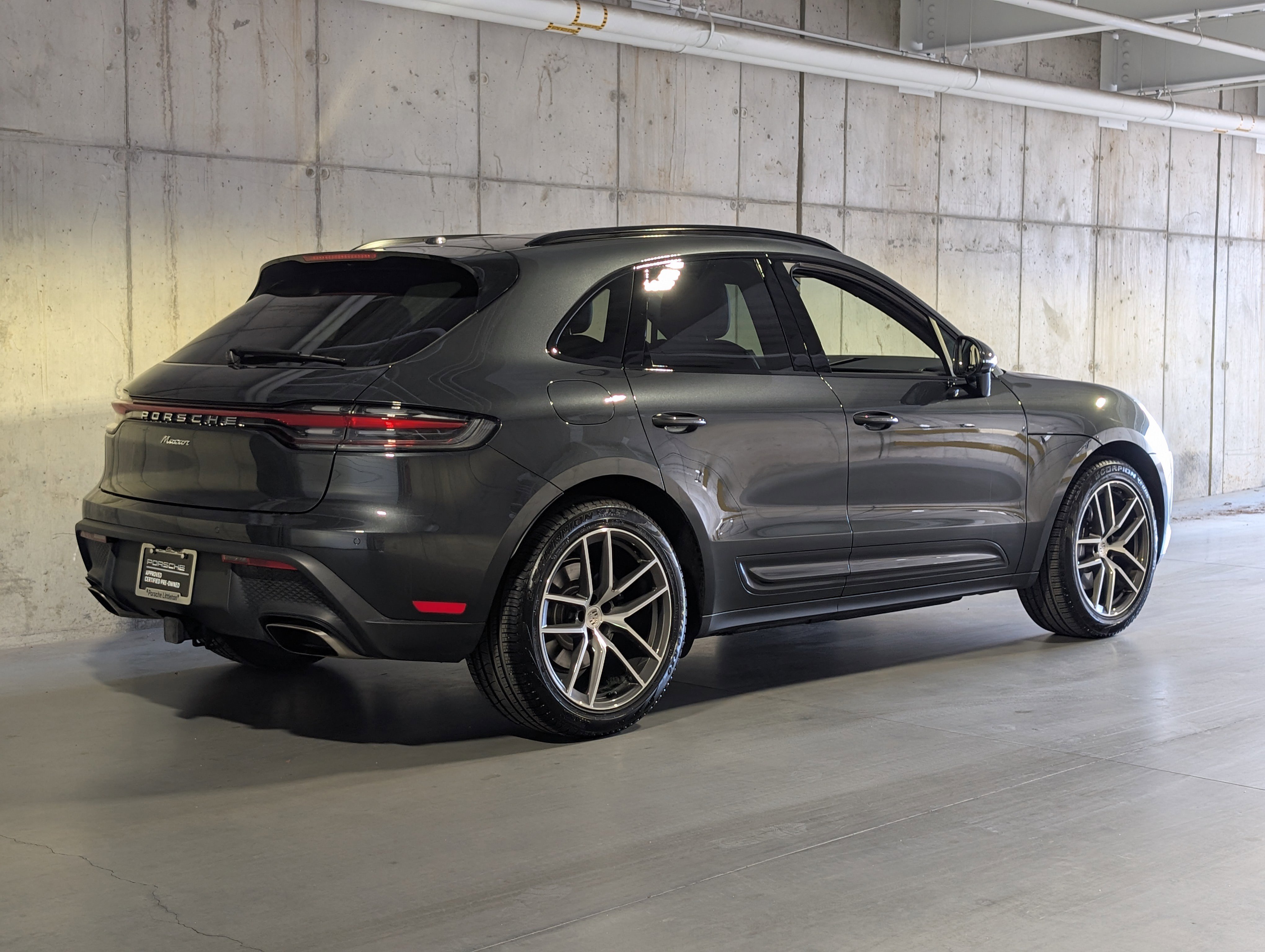 Certified 2025 Porsche Macan image 9