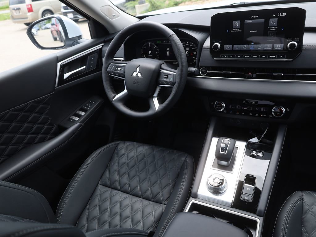 New 2025 Mitsubishi Outlander SEL image 22
