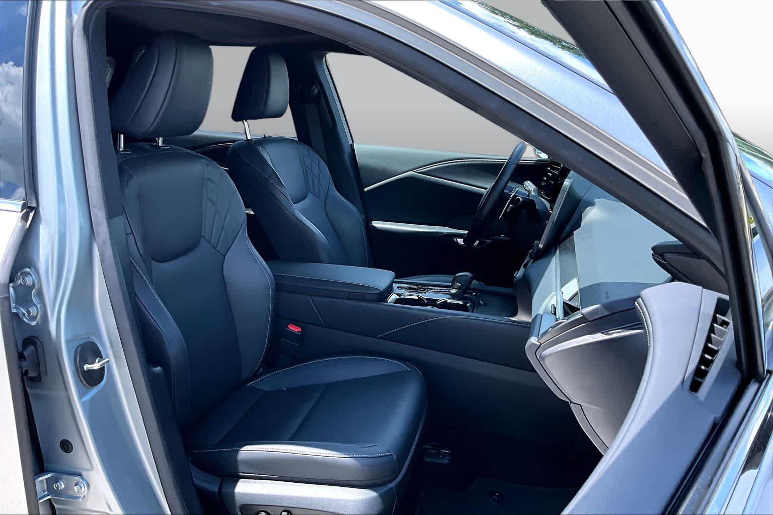 Used 2025 Lexus RX 350 Premium w/ Accessory Package (Z1) FWD image 9