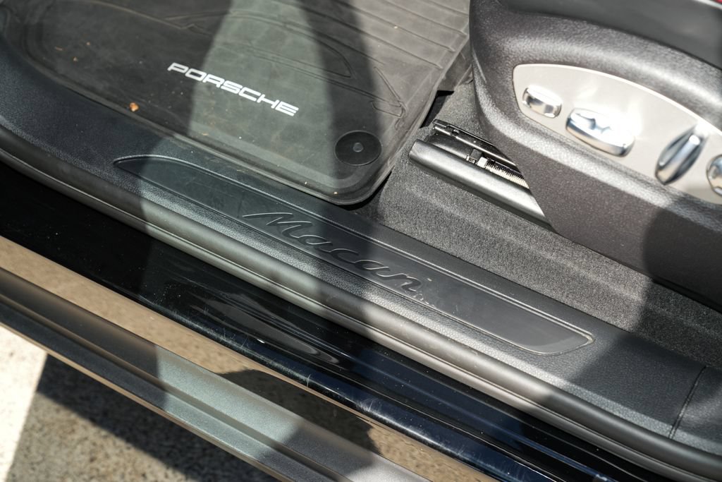 Certified 2026 Porsche Macan AWD/4WD image 20