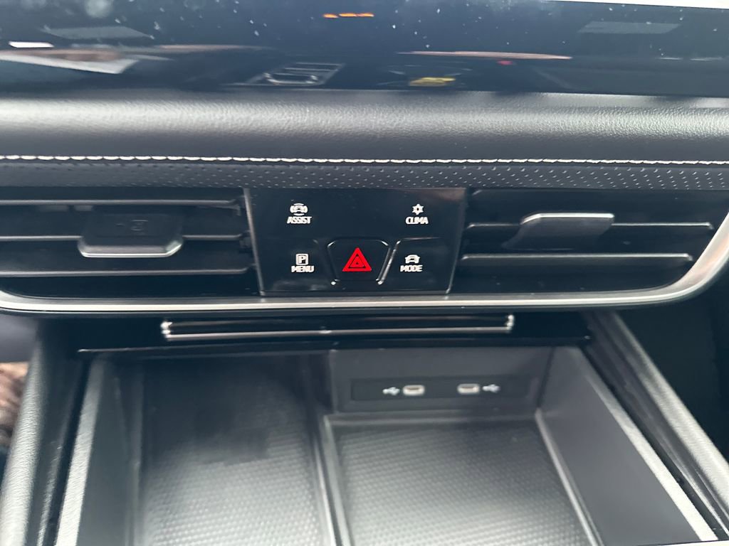 Used 2024 Volkswagen Atlas Cross Sport SE image 18