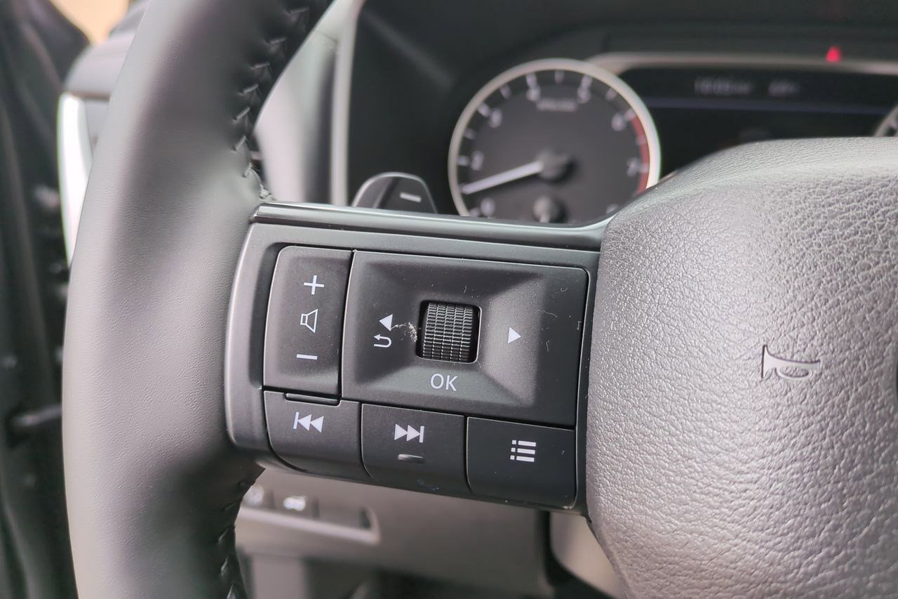 Certified 2025 Nissan Rogue SV image 12