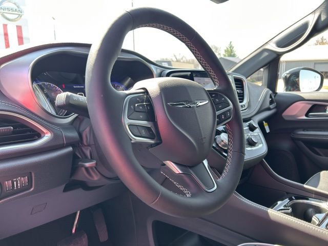 New 2026 Chrysler Pacifica Limited AWD/4WD image 37