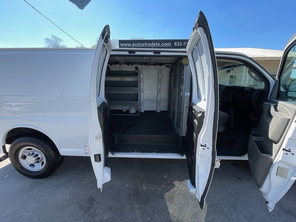 Used 2017 Chevrolet Express 2500 Extended image 29
