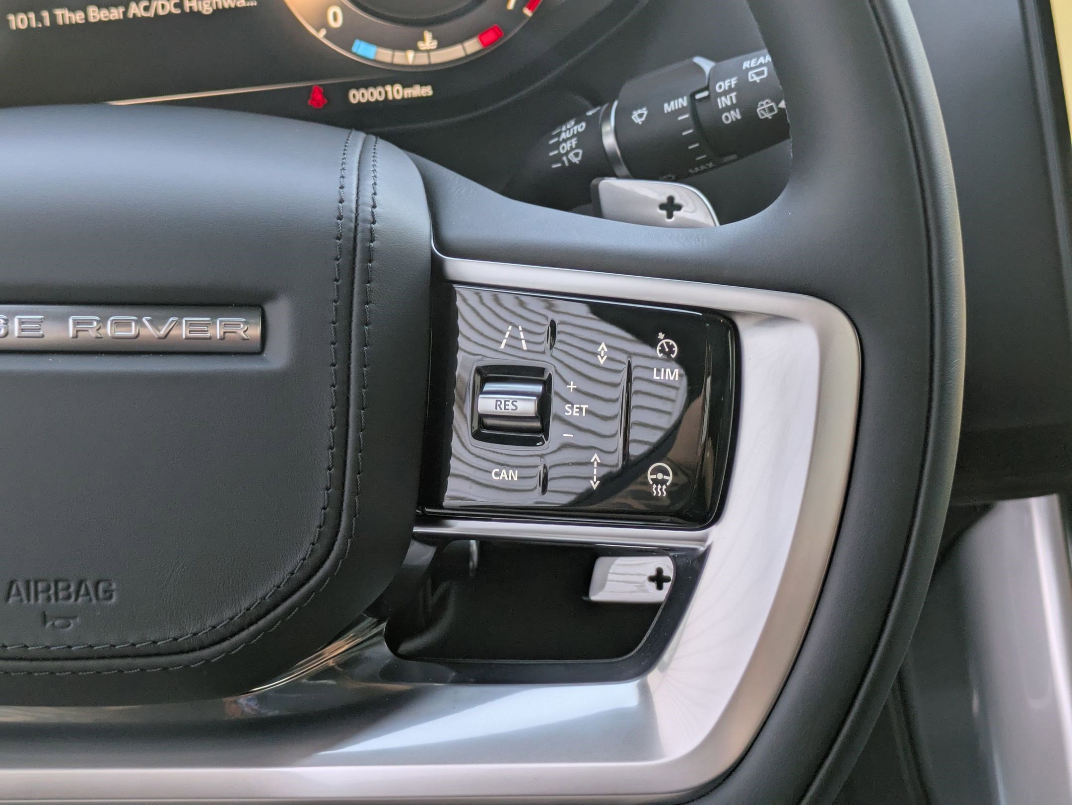 New 2025 Land Rover Range Rover Long Wheelbase SE image 18