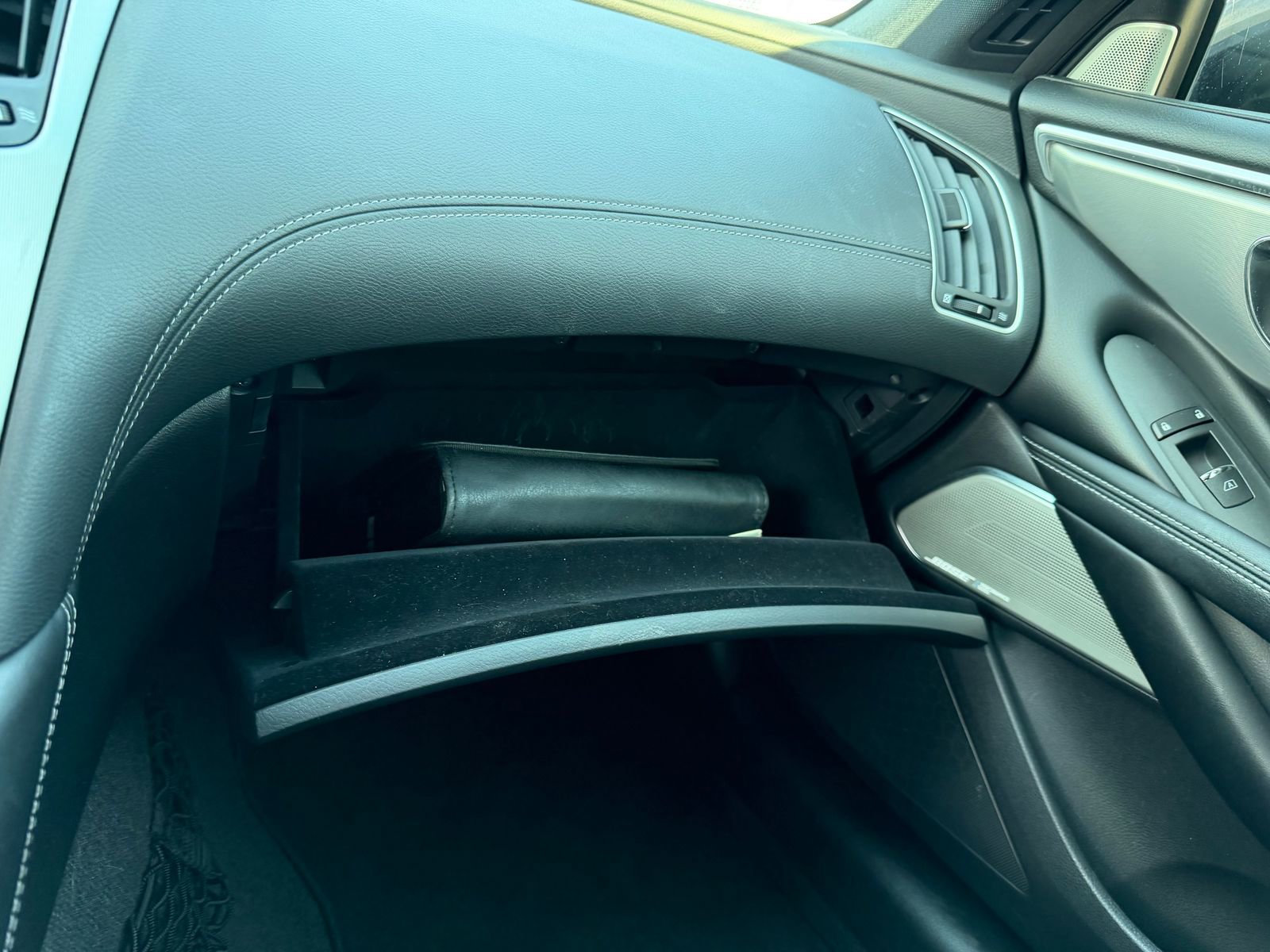 Used 2018 INFINITI Q60 3.0t Luxe w/ Sensory Package 3.0T Luxe RWD image 29