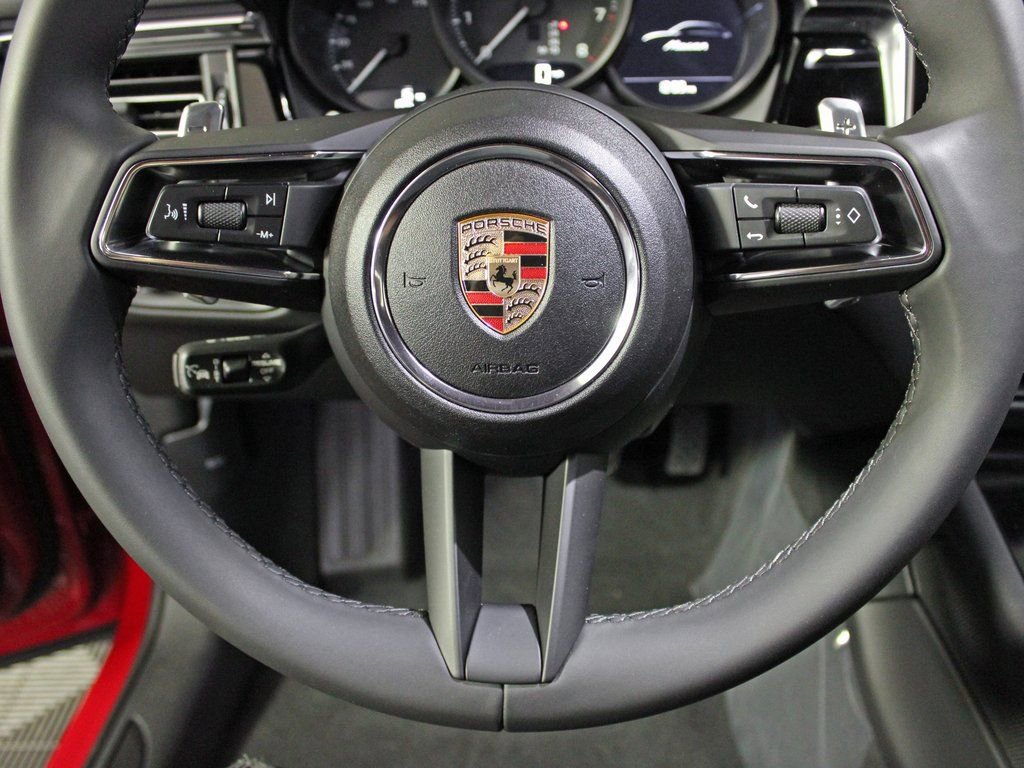 Certified 2025 Porsche Macan image 22