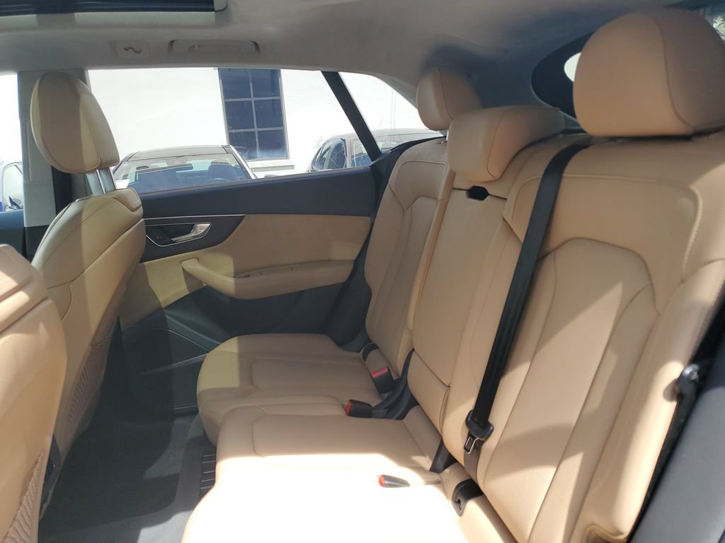 Used 2019 Audi Q8 Prestige w/ Luxury Package AWD/4WD image 14