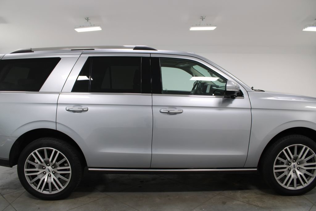 Used 2023 Ford Expedition Limited image 11