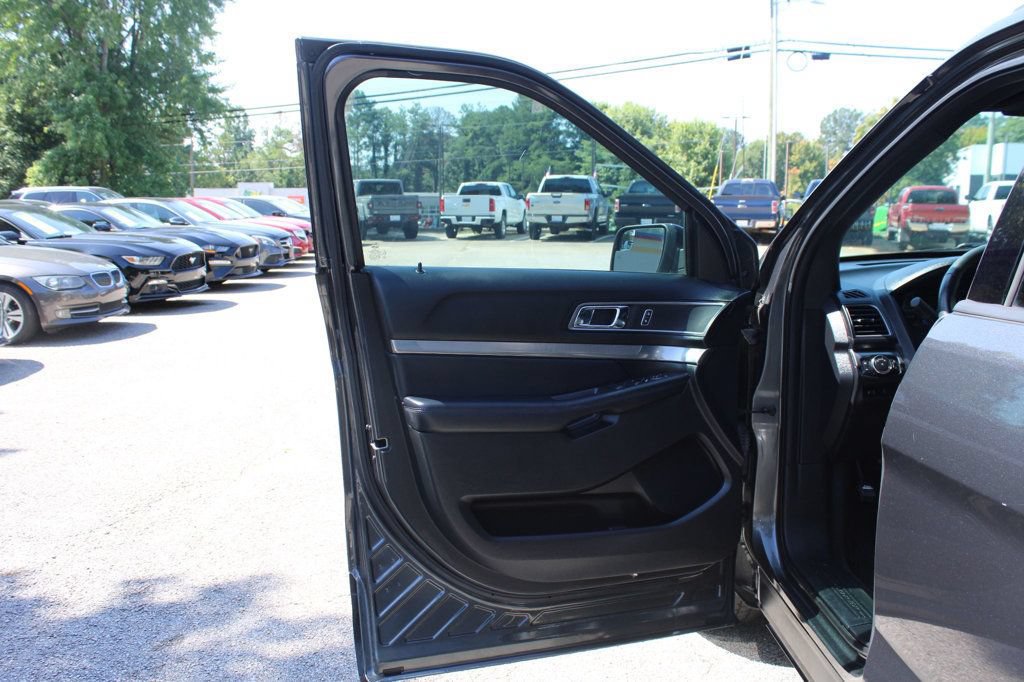 Used 2018 Ford Explorer XLT w/ Equipment Group 202A FWD image 16