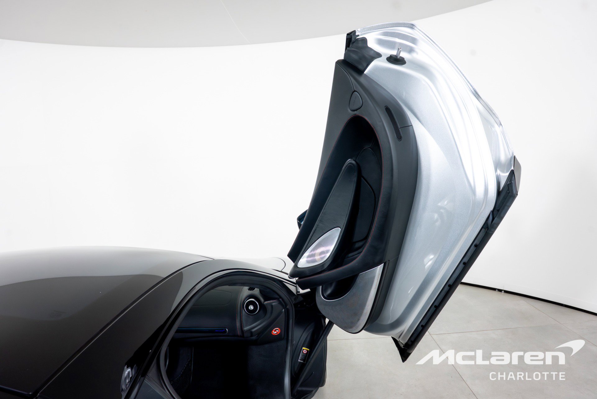 Used 2023 McLaren GT RWD image 17