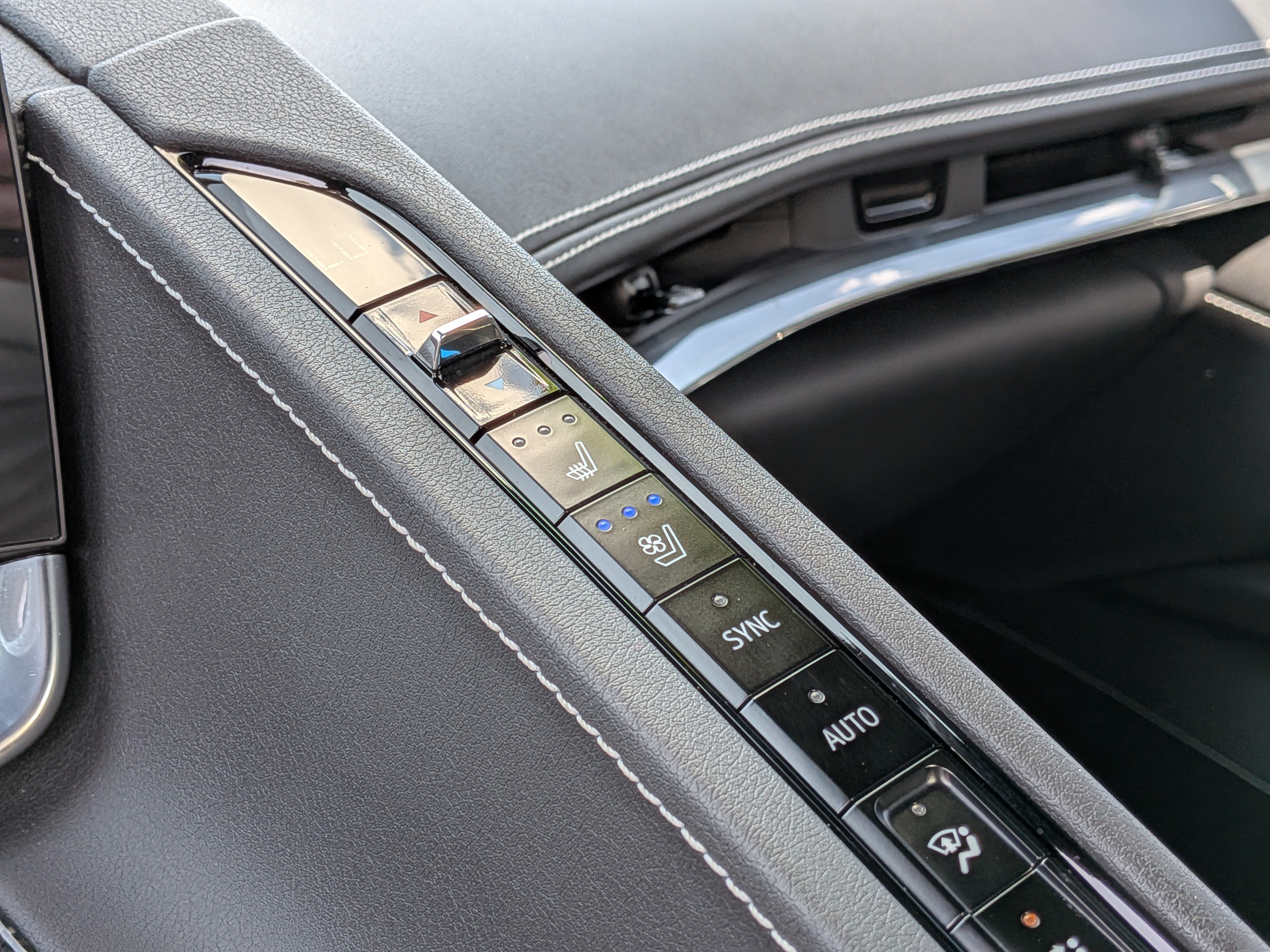 Used 2020 Chevrolet Corvette Stingray Preferred Conv w/ 2LT Preferred Equipment Group RWD image 28