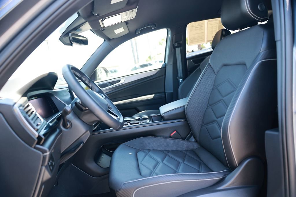 Used 2024 Volkswagen Atlas Cross Sport SE FWD image 18